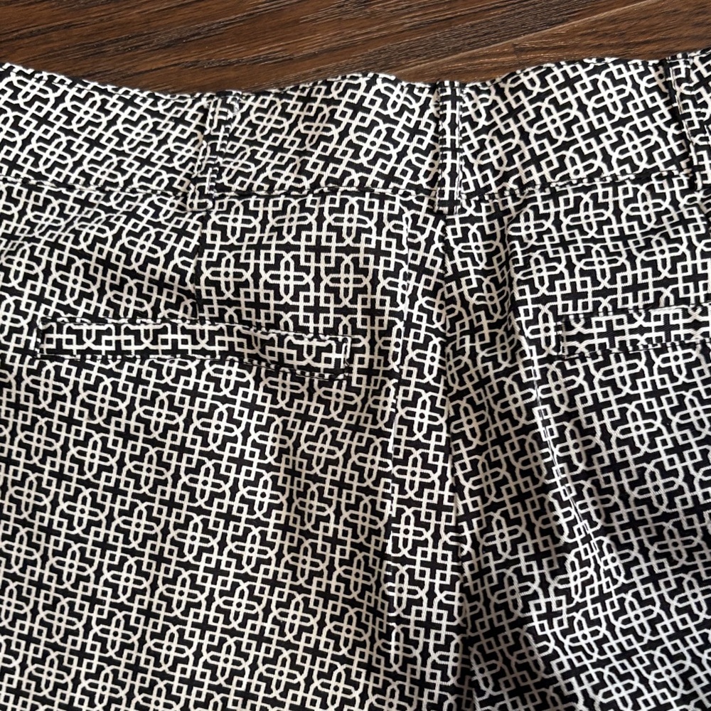 Counterparts Stretch Black and White Patterned Cropped Pants - Picture 10 of 11